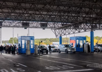 Radhë të gjata dhe fluturime të humbura: BE-ja paralajmëron lehtësime në kufij gjatë verës
