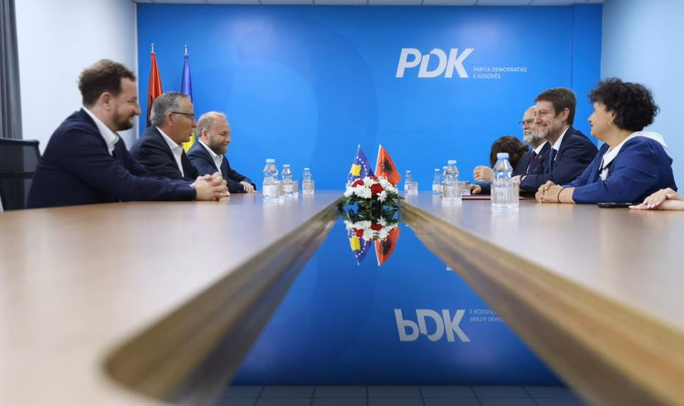 Hoxha pas takimit me Hamzën në Prishtinë, thekson nevojën për formimin e shpejtë të institucioneve