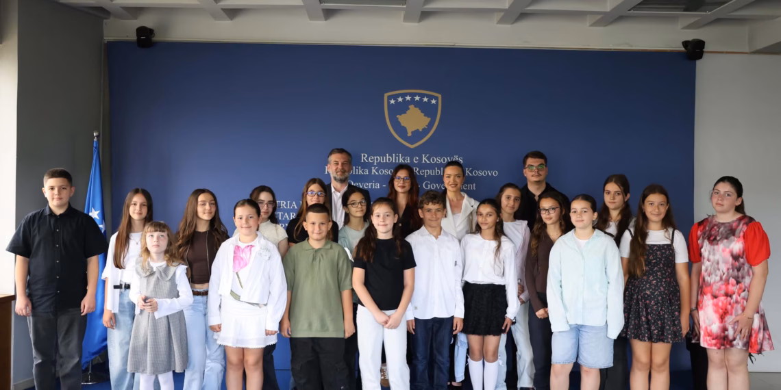 Çeku pret nxënësit që do ta përfaqësojnë Kosovën në festivalin ndërkombëtar në Stamboll