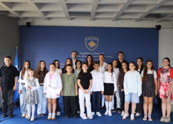 Çeku pret nxënësit që do ta përfaqësojnë Kosovën në festivalin ndërkombëtar në Stamboll