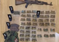 Policia sekuestron armë, municion dhe pajisje ushtarake në një shtëpi të pabanuar në Zubin Potok