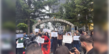 Në Prishtinë u mbajt protestë solidarizuese për banorët e Zvërnecit