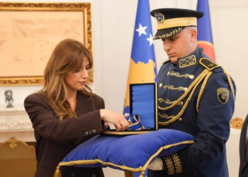Haxhiu dekoron Adem Shehin me “Urdhrin e Lirisë” në Ditën e Çlirimit