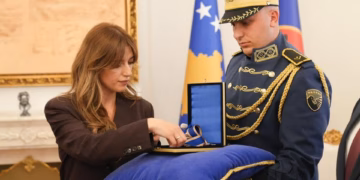 Haxhiu dekoron Adem Shehin me “Urdhrin e Lirisë” në Ditën e Çlirimit
