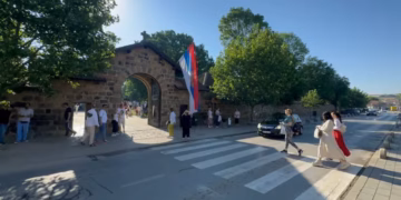 Joanikije politizon liturgjinë në Graçanicë me pretendime që Kosova është “vatër e kombit serb”
