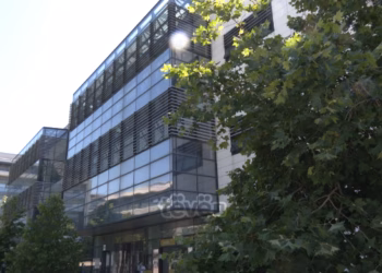 Të paarritshëm për drejtësinë – të akuzuarit për krime lufte marrin ftesa përmes gazetës zyrtare