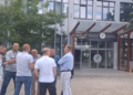 Punëtorët e sigurimit fizik në UP fillojnë grevën, kërkojnë zbatimin e vendimit për pagën minimale