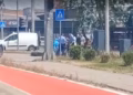 Aksident mes një motoçiklete dhe një veture, lëndohet motoçiklisti