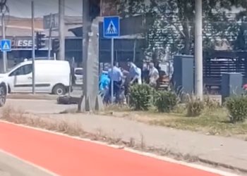 Aksident mes një motoçiklete dhe një veture, lëndohet motoçiklisti