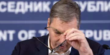 ​Aleksandër Vuçiq paralajmëron dorëheqjen pas protestave në Serbi