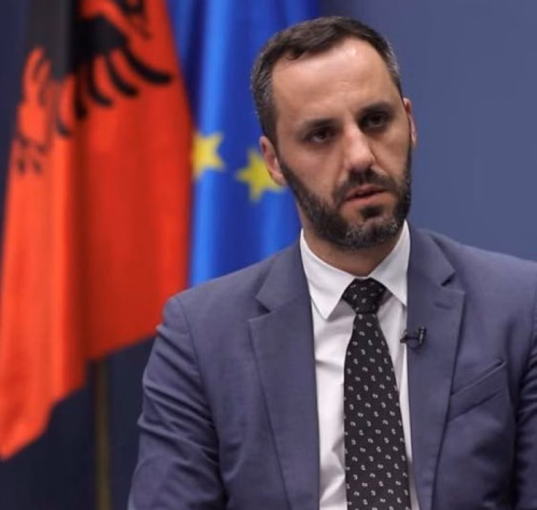 Ministri i Shqipërisë-protestuesve nga Kosova:Mos harroni, Rama kërkoi njohjen e Kosovës në mes të Beogradit