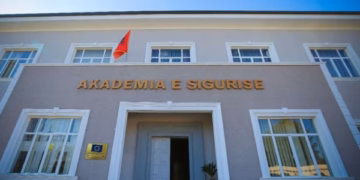 ​Helmohen studentë të Akademisë së Sigurisë në Shqipëri: Policia interviston kuzhinierët
