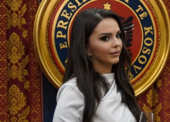Teuta Rugova bëhet nënë
