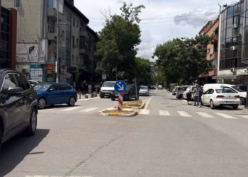 Rruga “Fehmi Agani” mbyllet përkohësisht për shkak të punimeve në ndriçimin publik “Smart”