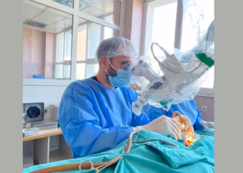 Pas 18 vitesh me probleme dëgjimi, pacientes në QKUK i rikthehet dëgjimi falë një operacioni