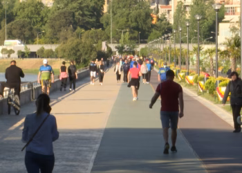 Shqipëria humbi 28 mijë e 500 banorë në 2025, mosha mesatare arrin në 45 vjeç