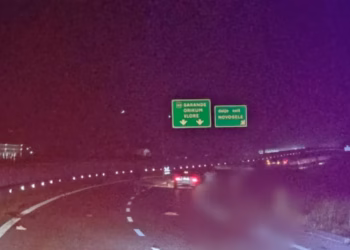 Goditet për vdekje këmbësori në Shqipëri, po kalonte autostradën Vlorë–Fier