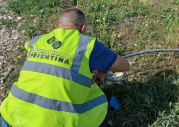 KRU “Prishtina” thirrje konsumatorëve që ujin e pijes mos ta përdorin për ujitje e mbushje të pishinave
