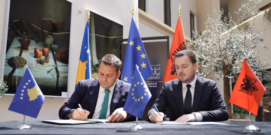 Kosova dhe Shqipëria nënshkruajnë dy marrëveshje për forcimin e bashkëpunimit në bujqësi