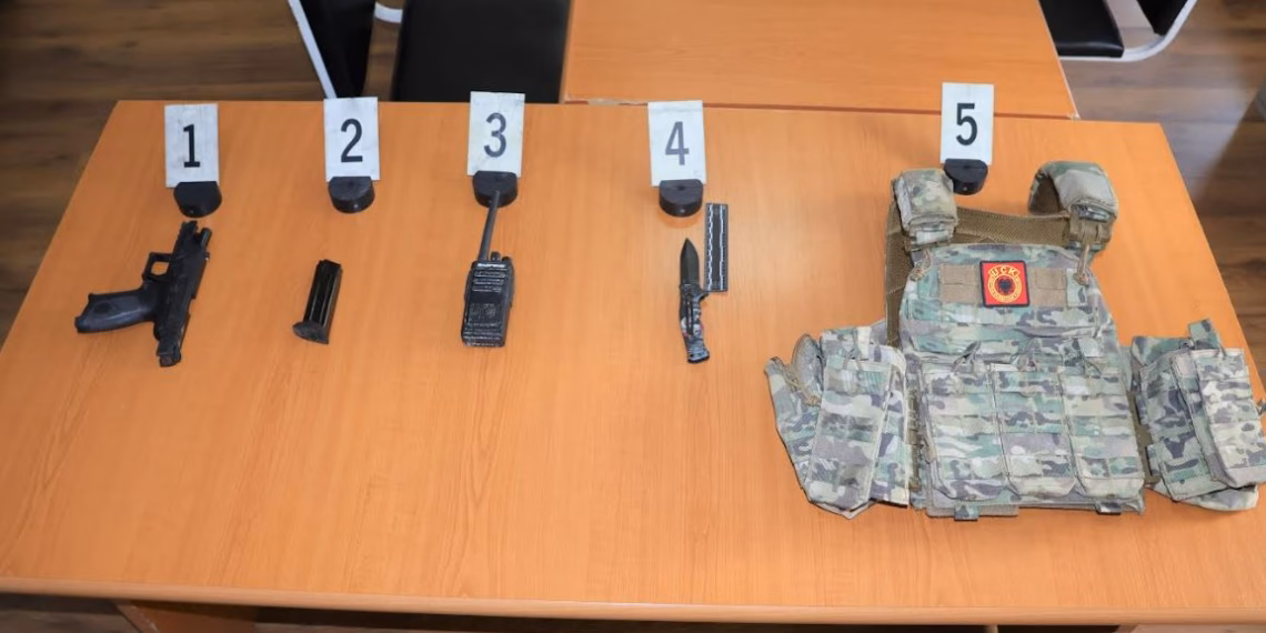 Policia në Pejë sekuestron armë e municion, gjashtë persona përfundojnë në pranga