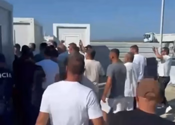 Tensione në aeroportin e Vlorës, përplasje mes punonjësve të kompanisë së Pacollit dhe një firme sigurie