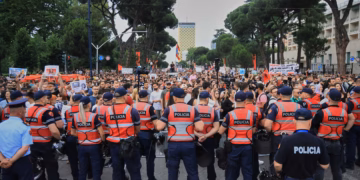 Protestat në Shqipëri në fokusin e mediave botërore si përplasje për mjedisin dhe transparencën