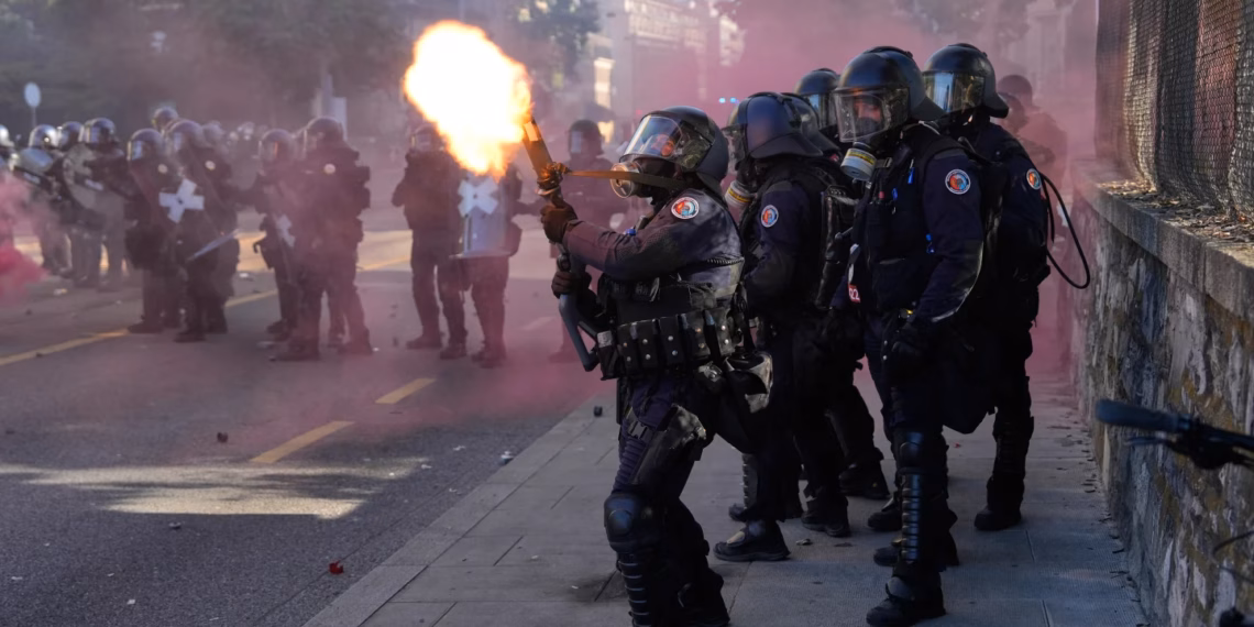 Protesta kundër G7 në Gjenevë përshkallëzohet në përplasje me policinë