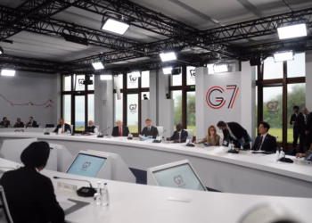 Udhëheqësit evropianë i kërkojnë Trumpit të organizojë bisedimet Zelensky-Putin