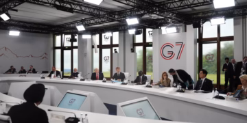 Udhëheqësit evropianë i kërkojnë Trumpit të organizojë bisedimet Zelensky-Putin
