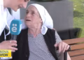 Emocionuese/ 85-vjeçarja qan derisa tregon se nuk e lejuan të votojë me asistencë