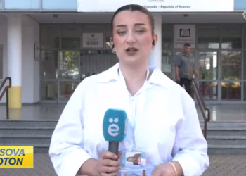 Ende pa u hapur zyrtarisht qendrat e votimit, gjakovarët të interesuar për të votuar