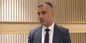Avokati i popullit në Maqedoni lobon pro studentëve, kërkon test shqip në provimin e Jurisprudencës