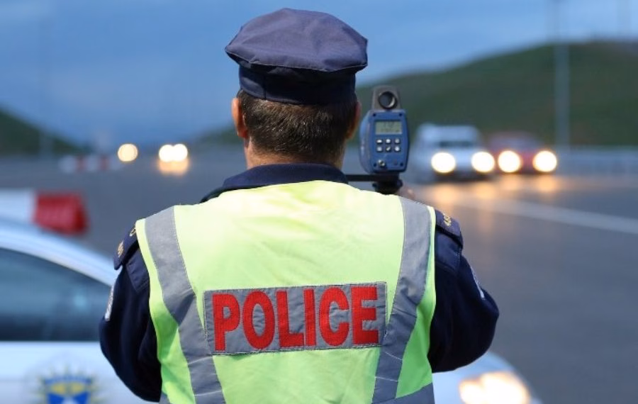 Tetë kundërvajtje për një motoçiklist në Gjilan, i sekuestrohet mjeti