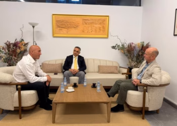 Haradinaj takon kolonelin britanik Chris Warren: Mik i madh i Kosovës dhe mbështetës i rrugës drejt NATO-s