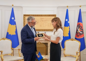 Haxhiu pret në takim lamtumirës Shefin e EULEX-it, Giovanni Pietro Barbano