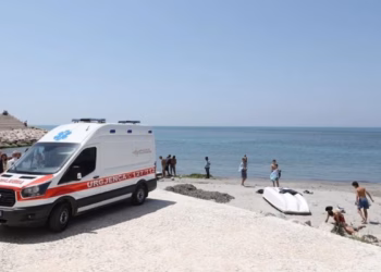 Humb jetën një 11-vjeçar në bregdetin e Durrësit
