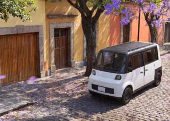 Vetura e parë elektrike e prodhuar në Meksikë ka gjashtë vende dhe kushton 8,600 dollarë