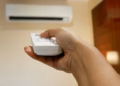 Si ta rregulloni klimën për të përdorur më pak energji elektrike, truke të thjeshta për të kursyer para