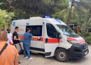 Pesë të rinjtë që u morën nga dallgët në Shëngjin janë nga Kosova, dyshohet për dy viktima dhe tre në gjendje të rëndë