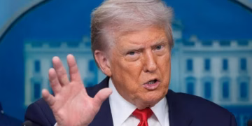 Trump kërcënon Iranin me sulme të reja ndërsa vazhdojnë negociatat në Zvicër