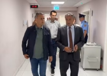 Tragjedia në Shëngjin, ambasadori i Kosovës në Shqipëri viziton të mbijetuarit