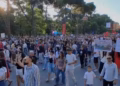 Dita e dytë e protestës në Tiranë për Zvërnecin, mijëra qytetarë nisin marshimin drejt Kryeministrisë