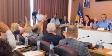 Kuvendi i Mitrovicës së Veriut shfuqizon vendimin për largimin e mbishkrimit “I Love Mitrovica”