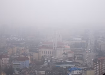 Termocentralet e vjetruara në Ballkanin Perëndimor ndotin 6.6 herë mbi limitin e lejuar