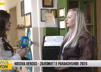 Qendra më e madhe e votimit në Pejë me probleme në nisje, menaxherja ankohet për komisionarët dhe mungesën e tavolinës së informimit