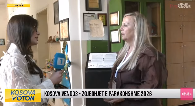 Qendra më e madhe e votimit në Pejë me probleme në nisje, menaxherja ankohet për komisionarët dhe mungesën e tavolinës së informimit