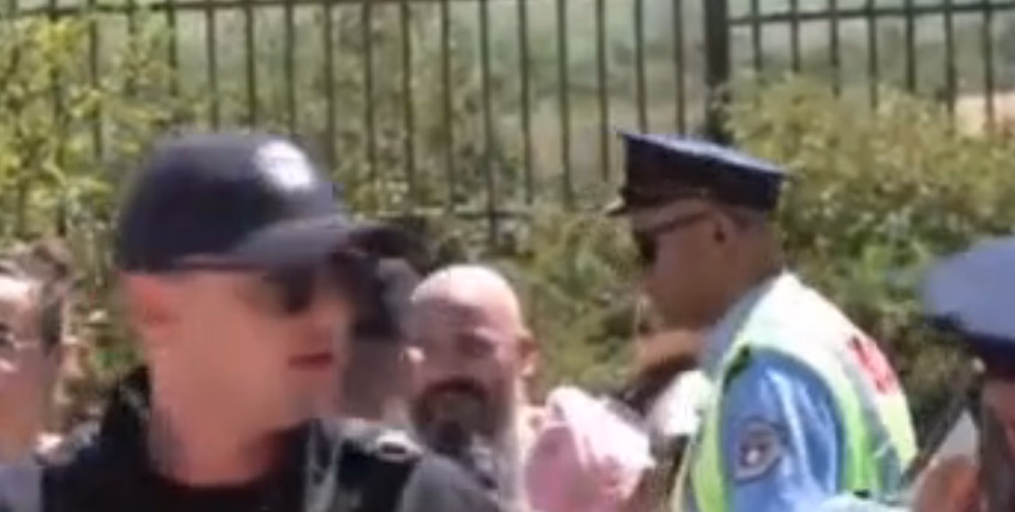 Serbët pretendojnë se polici u soll keq me një fëmijë në Gazimestan, por videoja tregon të kundërtën