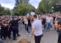 Zvërneci – përplasje mes qytetarëve dhe policisë në protestë, çahet kordoni
