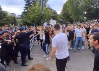 Përplasje mes qytetarëve dhe policisë në protestën kundër ndërtimeve në Zvërnec