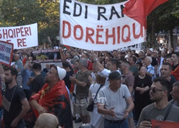Për Zvërnecin në Tiranë – Revolta që po sfidon qeverinë Rama sot në ditën e 20